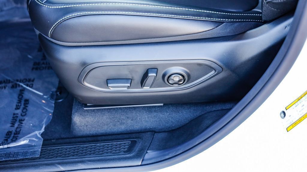 New 2025 Jeep Grand Cherokee Limited w/ Black Appearance Package image 22