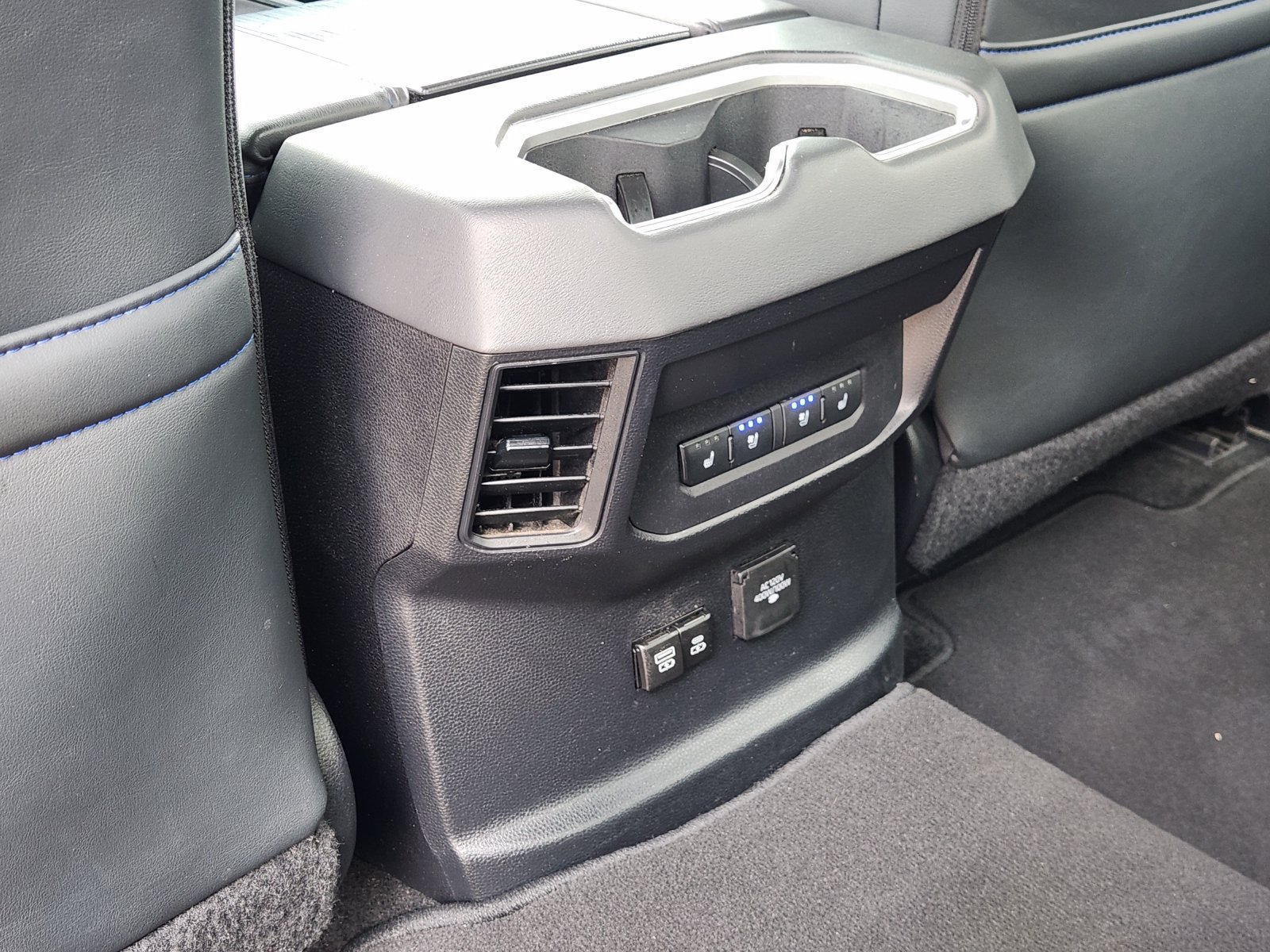 Used 2024 Toyota Tundra Platinum AWD/4WD image 34