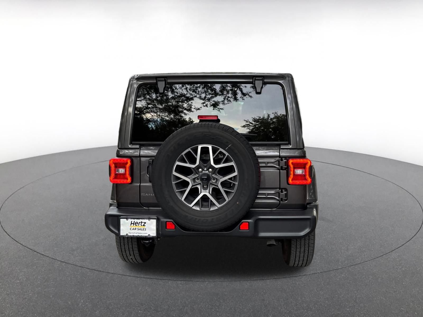 Used 2025 Jeep Wrangler Unlimited Sahara AWD/4WD image 6