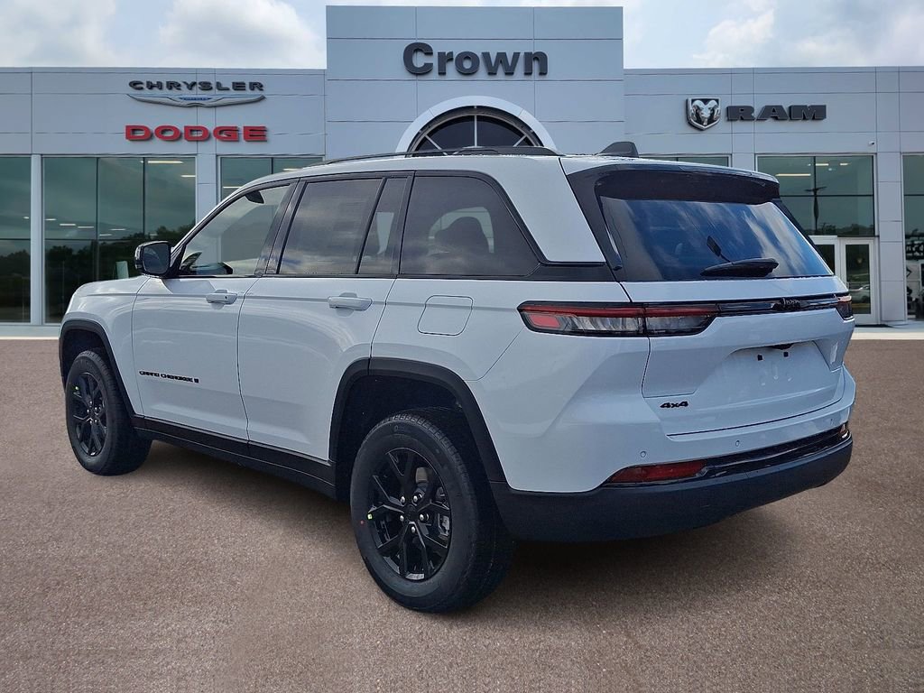 New 2025 Jeep Grand Cherokee Altitude image 3