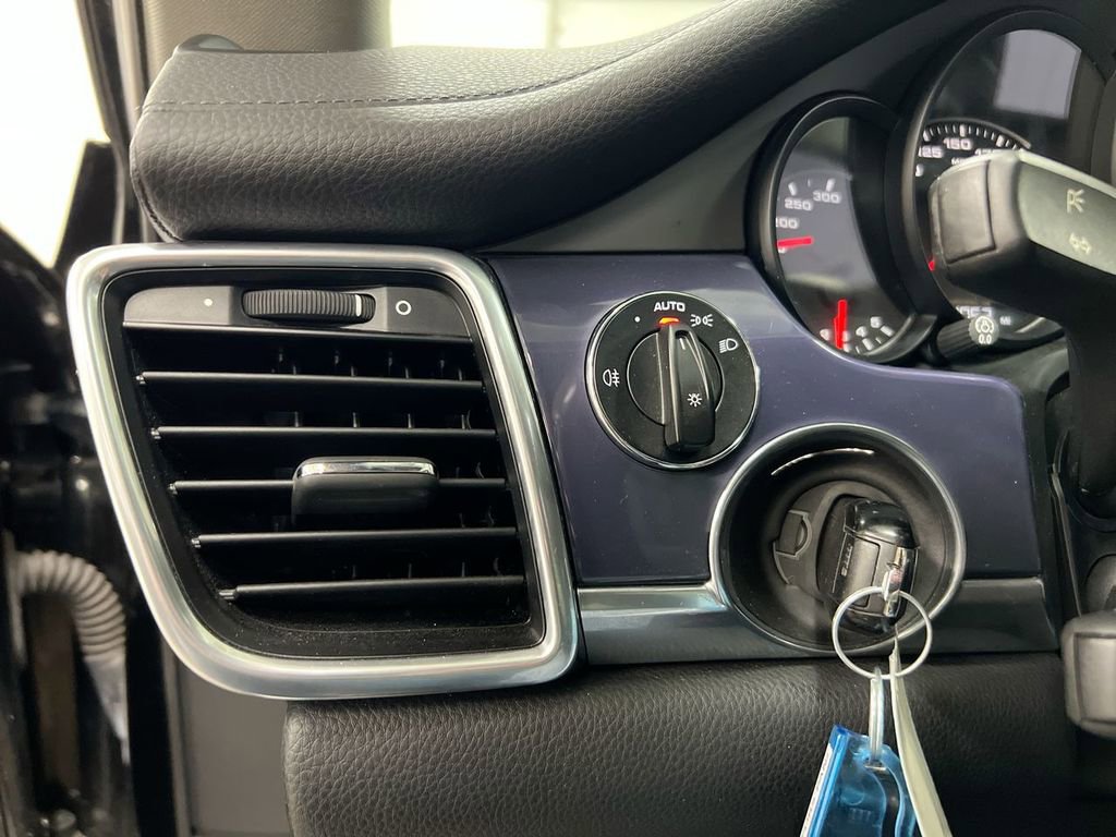 Used 2011 Porsche Panamera 4 AWD/4WD image 18