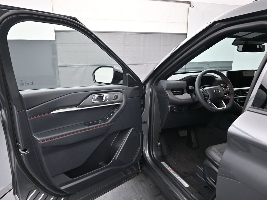 New 2026 Ford Explorer ST-Line w/ ST-Line Street Pack RWD image 8