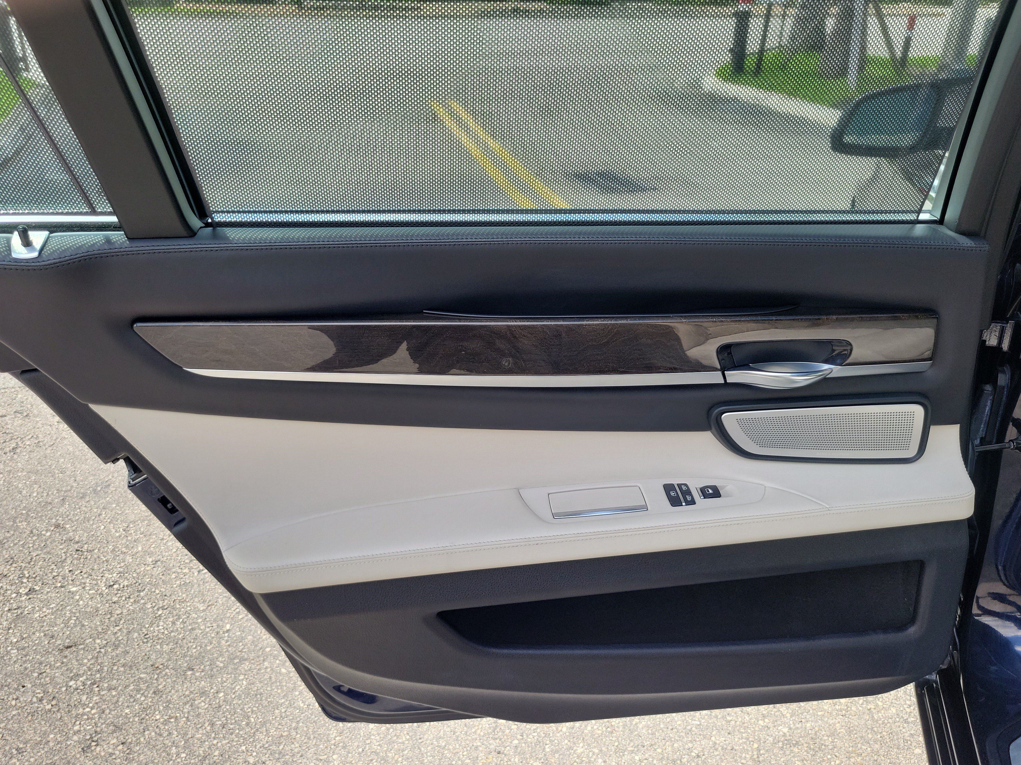 Used 2013 BMW 750Li xDrive AWD/4WD image 24