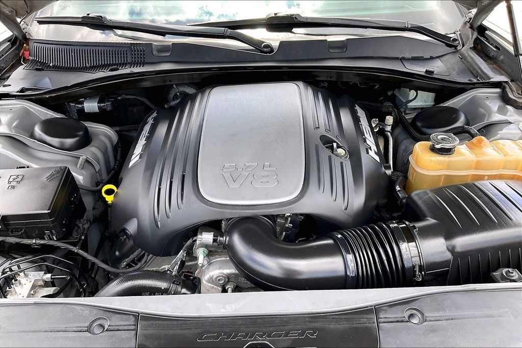Used 2018 Dodge Charger R/T w/ Plus Group RWD image 30