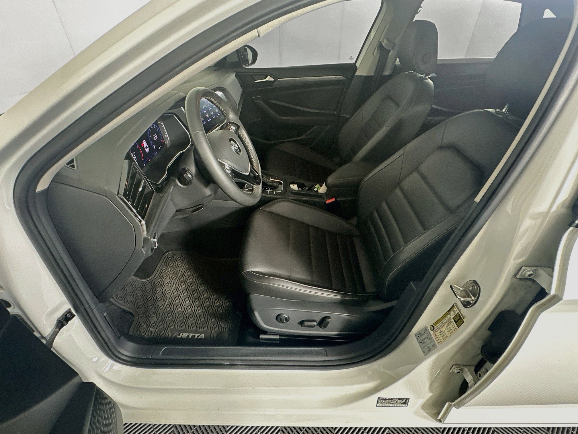 Used 2021 Volkswagen Jetta SEL FWD image 13
