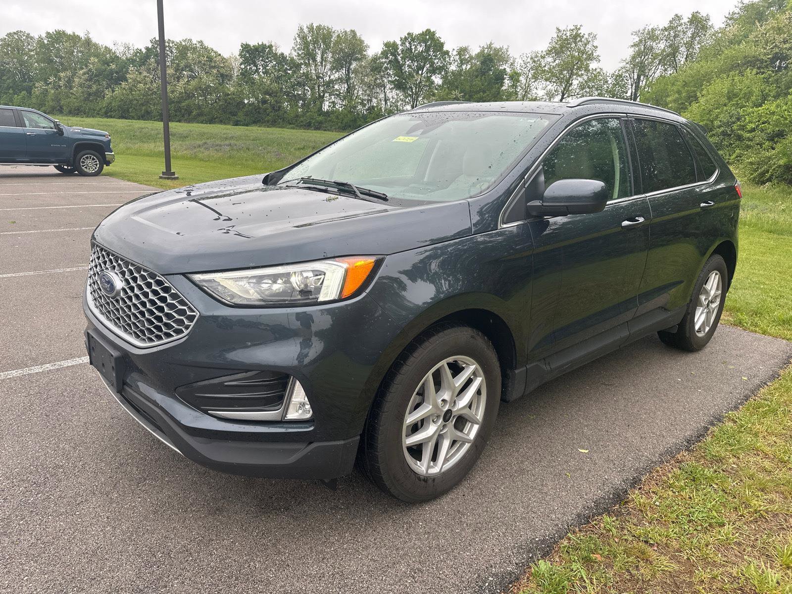 Used 2024 Ford Edge SEL w/ Convenience Package AWD/4WD image 2