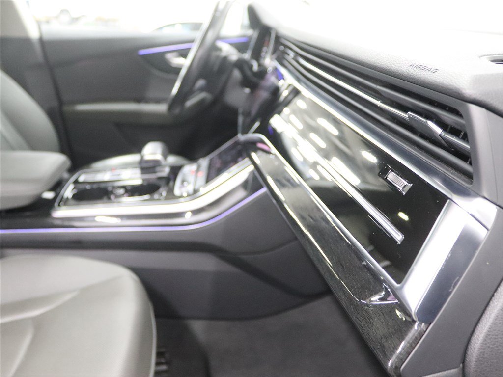 Used 2019 Audi Q8 Premium Plus w/ Premium Plus AWD/4WD image 31