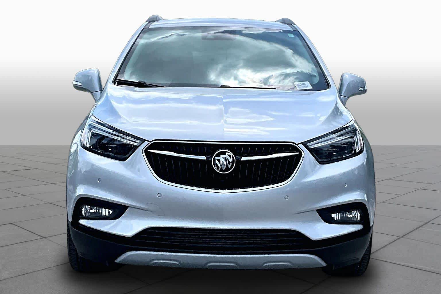 Used 2020 Buick Encore Essence w/ Safety Package II FWD image 4