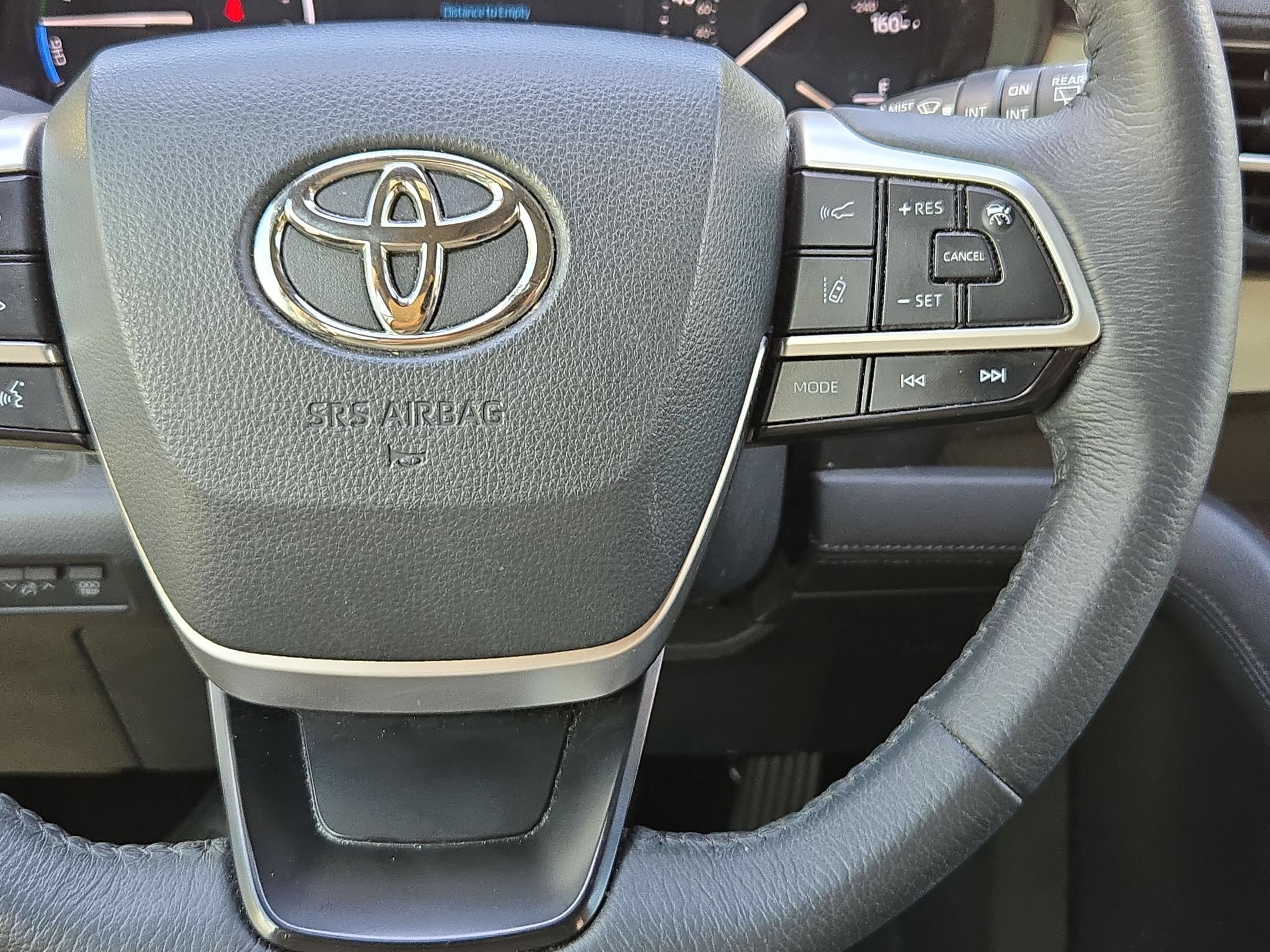 Used 2022 Toyota Sienna XLE FWD image 22