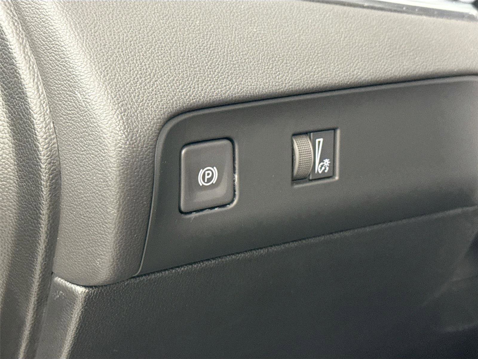 Used 2024 Buick Enclave Essence image 15