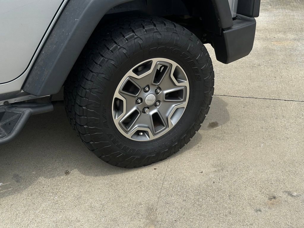 Used 2018 Jeep Wrangler Unlimited Rubicon w/ Connectivity Group AWD/4WD image 33