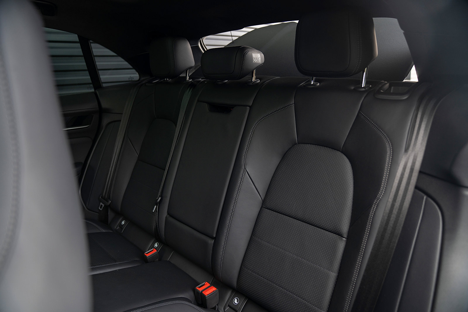 Certified 2025 Porsche Macan Electric image 19