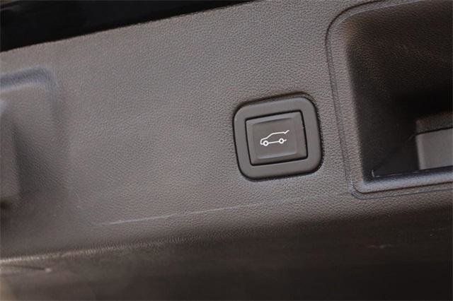 Used 2024 GMC Terrain SLT image 8