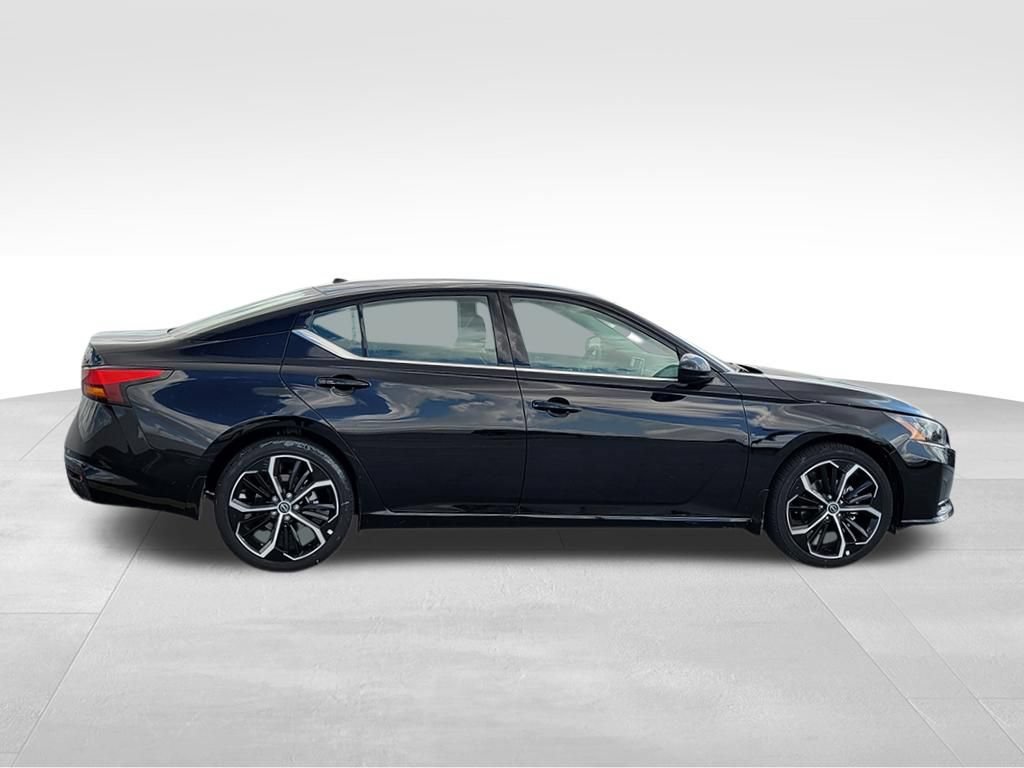 New 2026 Nissan Altima 2.5 SR FWD image 5