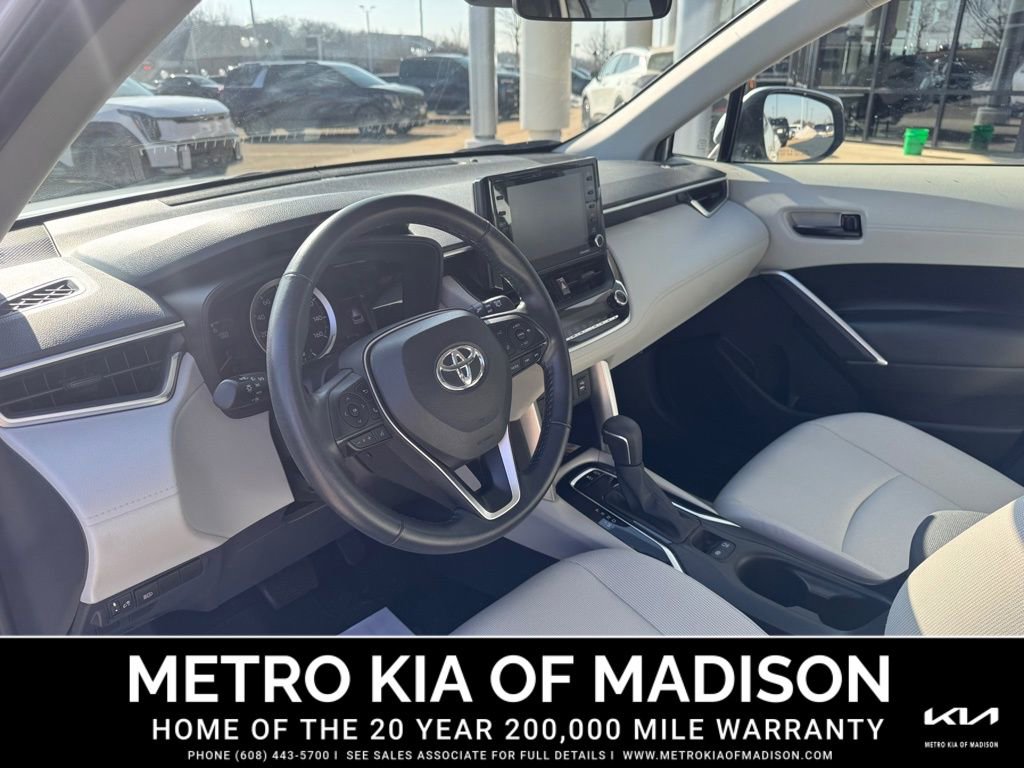 Used 2022 Toyota Corolla Cross LE image 9
