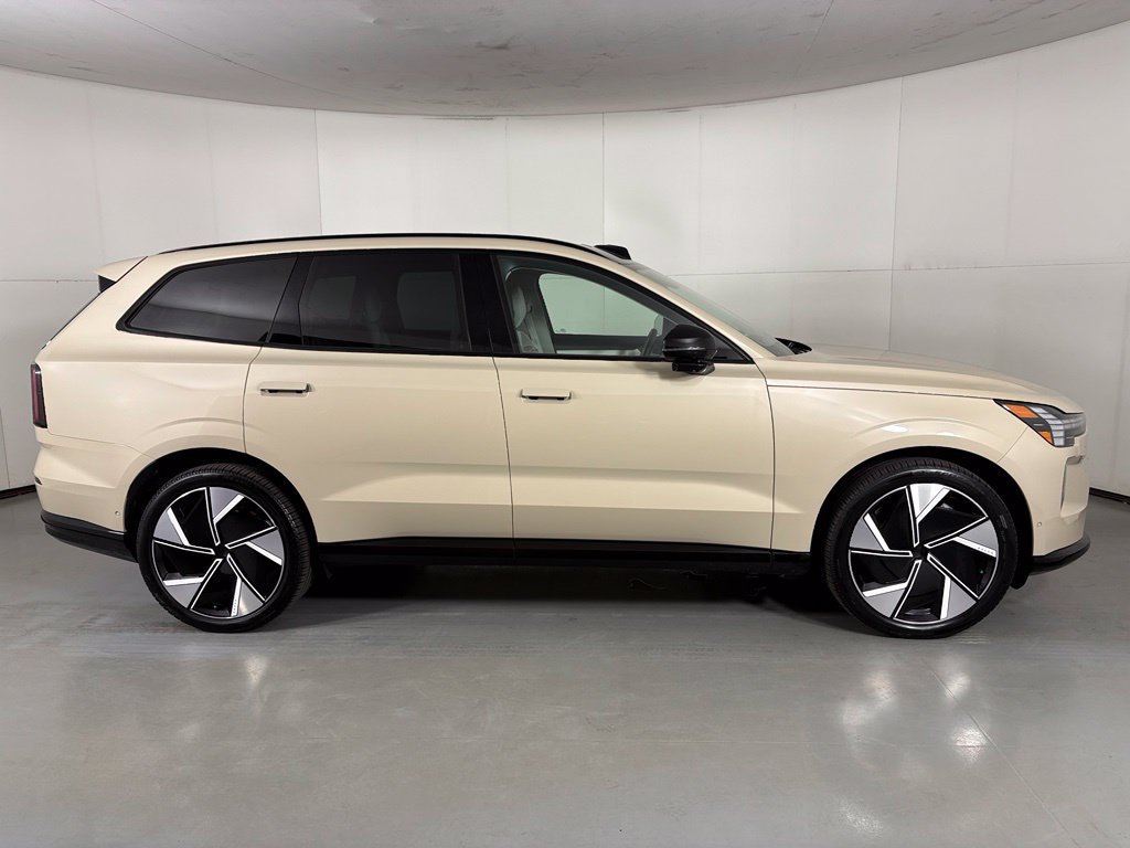 Used 2025 Volvo EX90 Ultra AWD/4WD image 9