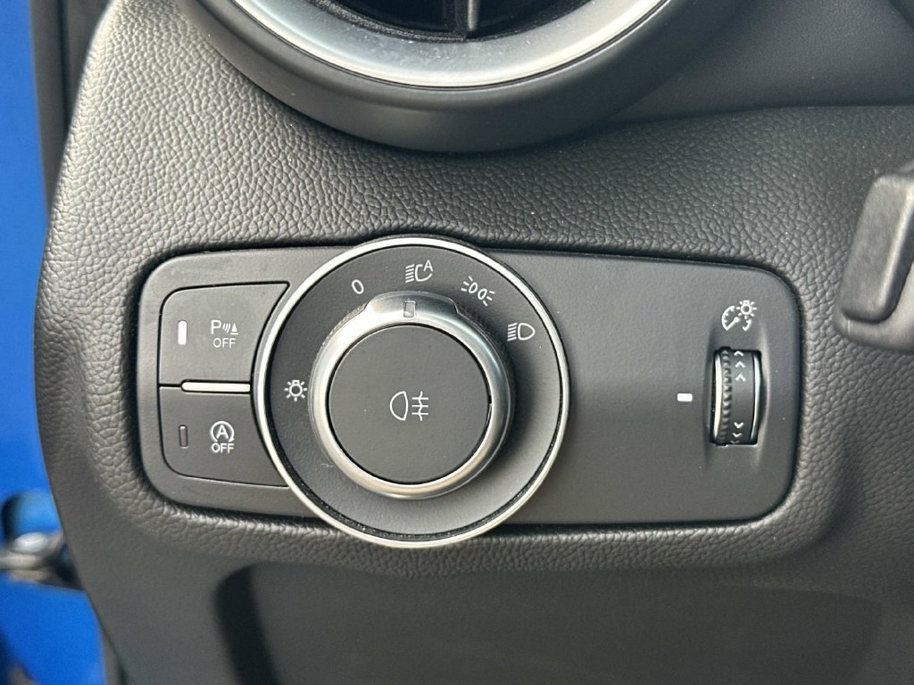 Used 2025 Alfa Romeo Giulia AWD image 29