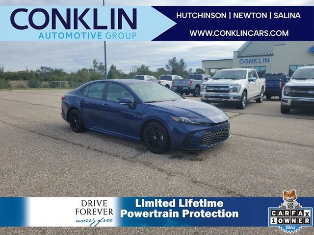 Used 2025 Toyota Camry SE image 1