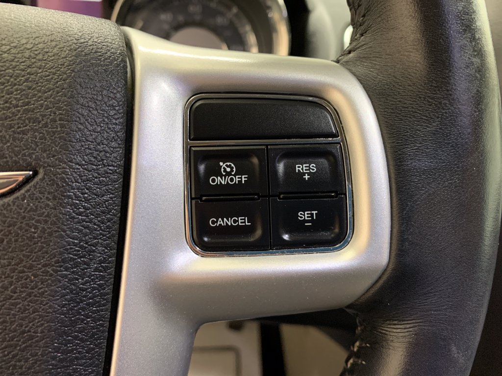 Used 2016 Chrysler Town & Country Touring FWD image 24
