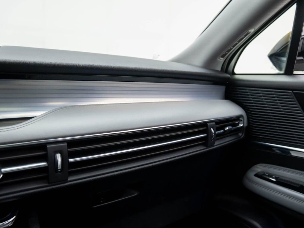 Used 2021 Lincoln Corsair Standard w/ Premium Package image 25