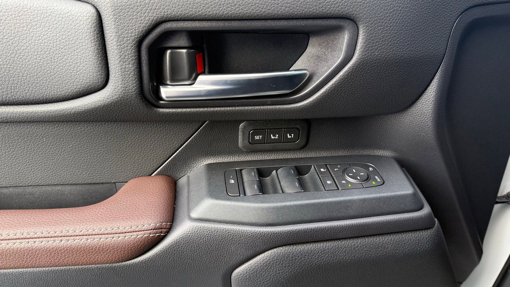 Used 2025 Toyota Land Cruiser image 44