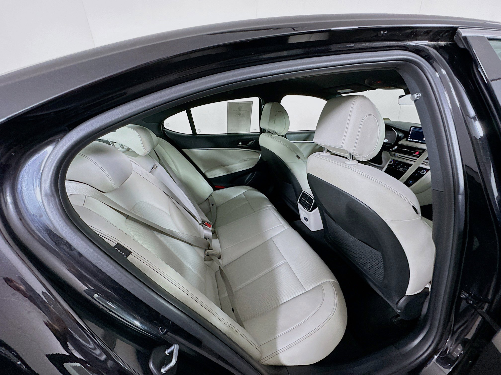 Used 2025 Genesis G70 2.5T image 29