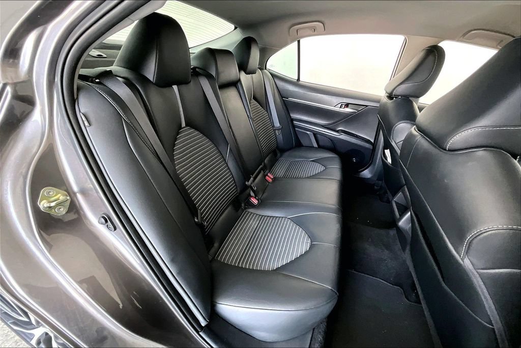 Used 2020 Toyota Camry SE FWD image 32