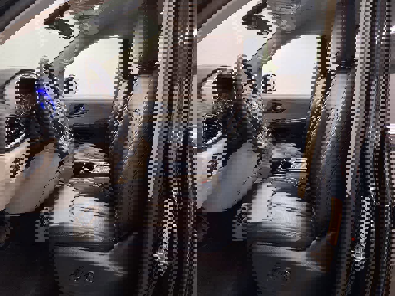 Used 2024 Chrysler Pacifica Touring-L image 14