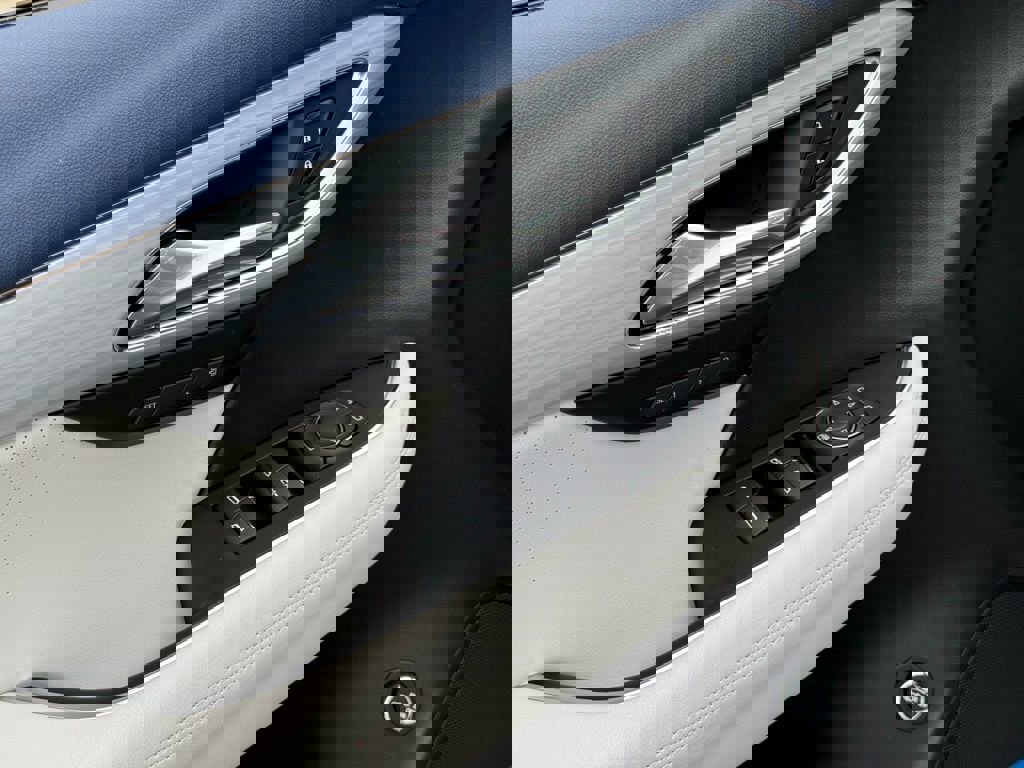 New 2026 Buick Envision Avenir image 17