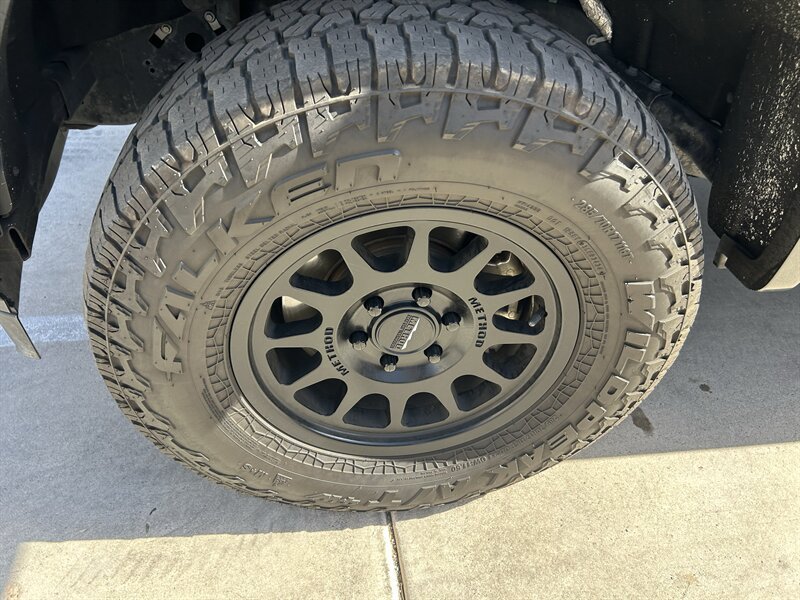 Used 2018 Ford F150 Platinum w/ Equipment Group 701A Luxury AWD/4WD image 32