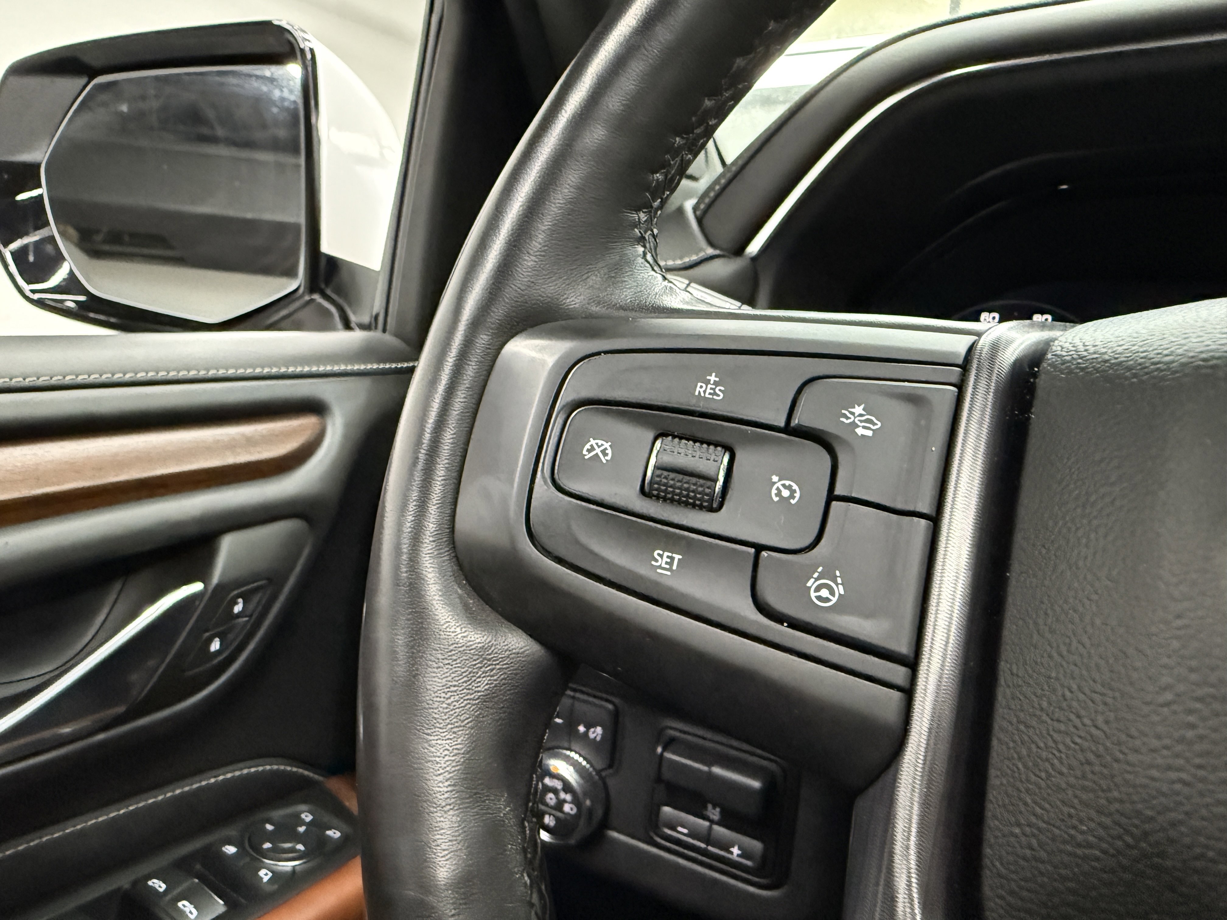 Used 2023 GMC Yukon XL Denali Ultimate image 18