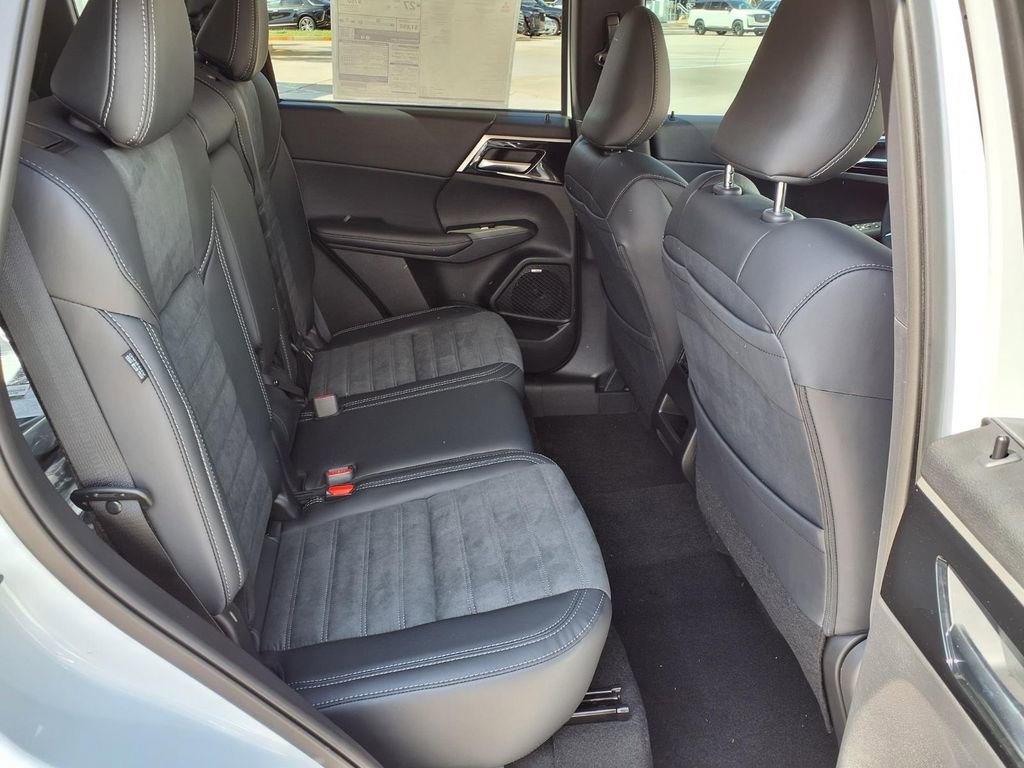 Used 2026 Mitsubishi Outlander AWD image 10