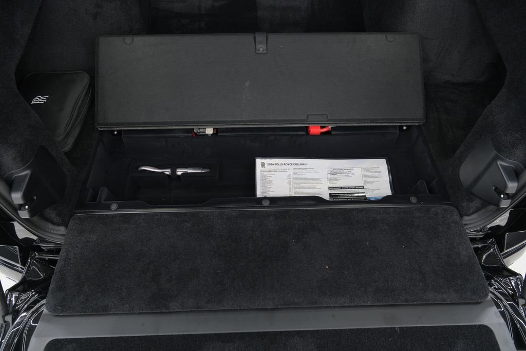 Used 2026 Rolls-Royce Cullinan image 38