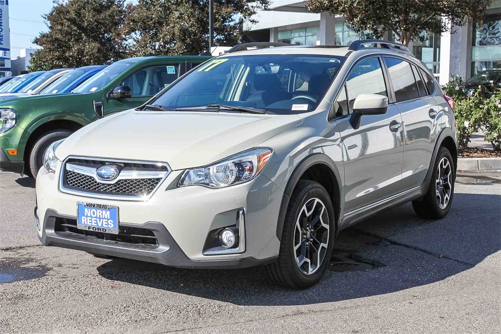 Used 2017 Subaru Crosstrek 2.0i Premium w/ Moonroof Package image 3