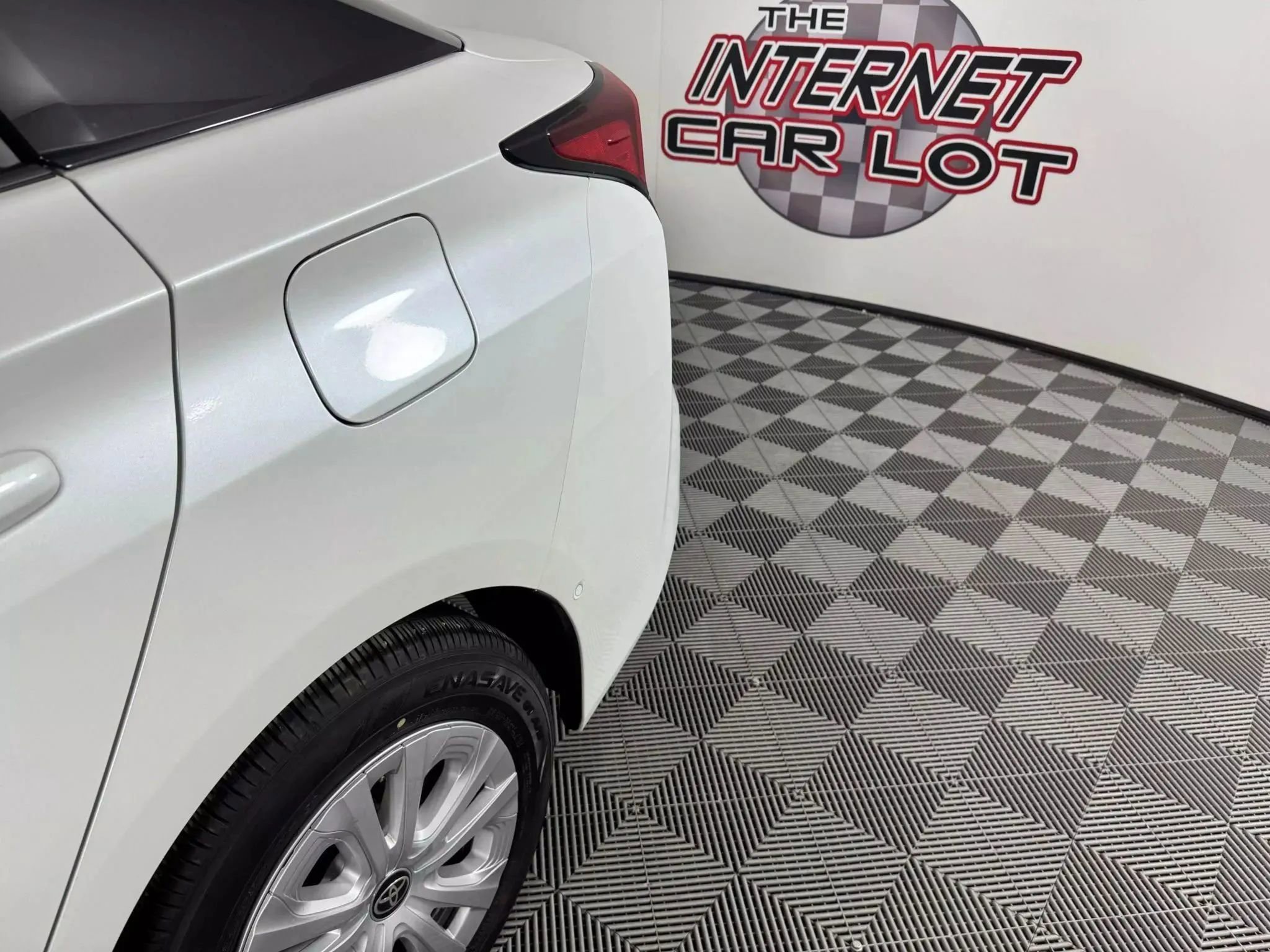 Used 2022 Toyota Prius LE FWD image 24