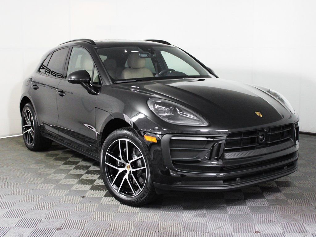 Certified 2025 Porsche Macan AWD/4WD image 9