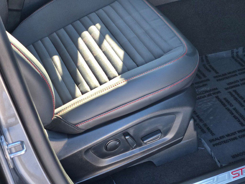 New 2026 Ford Explorer ST-Line w/ ST-Line Street Pack image 6