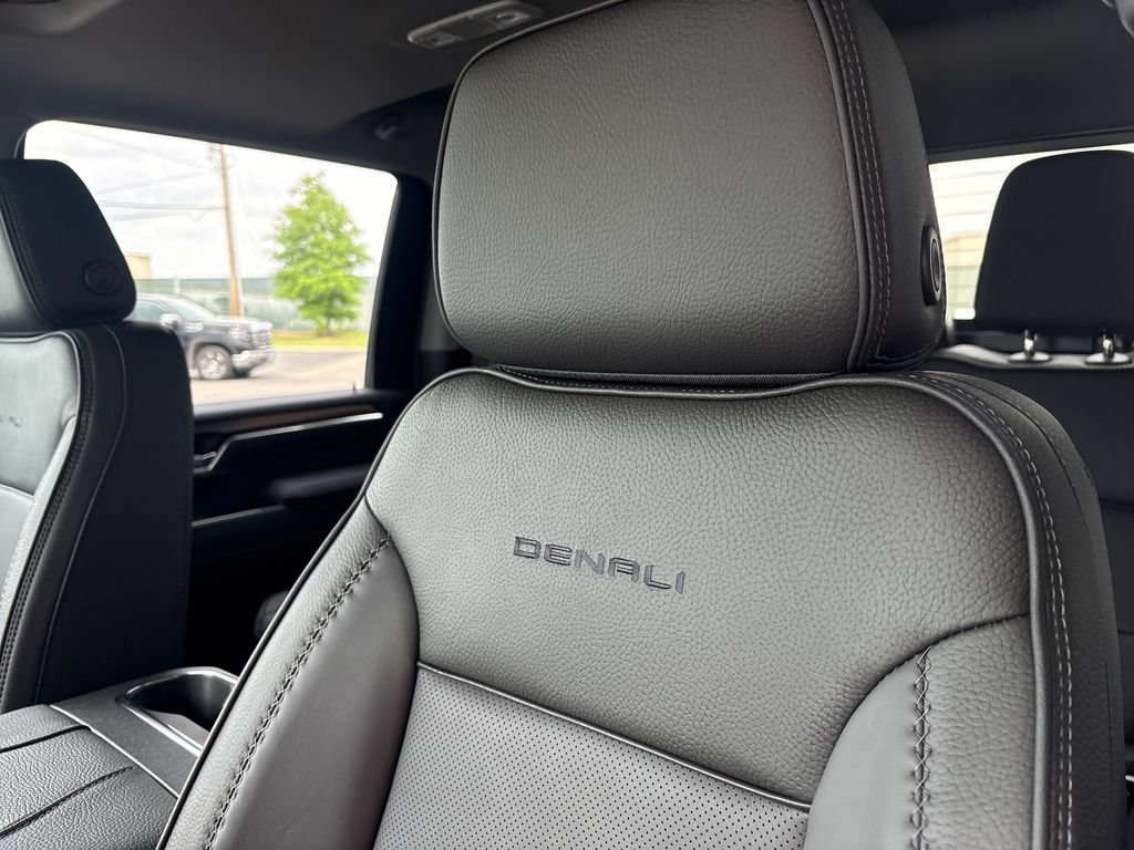 New 2026 GMC Sierra 2500 Denali w/ Denali Reserve Package AWD/4WD image 18