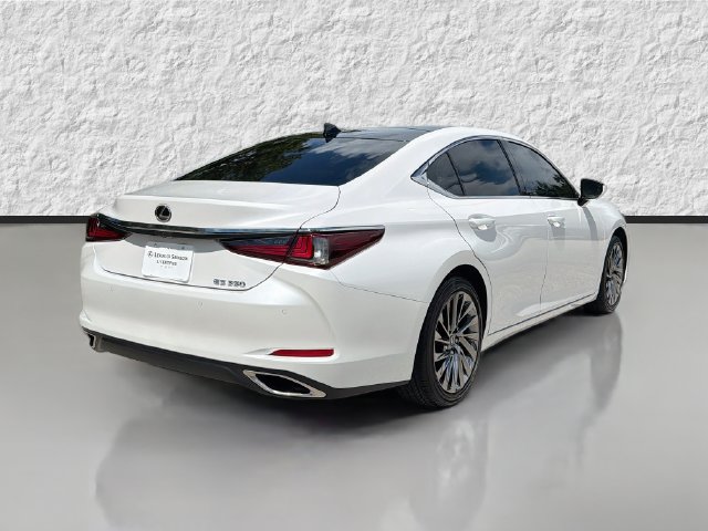 Used 2025 Lexus ES 350 w/ Technology Package FWD image 3