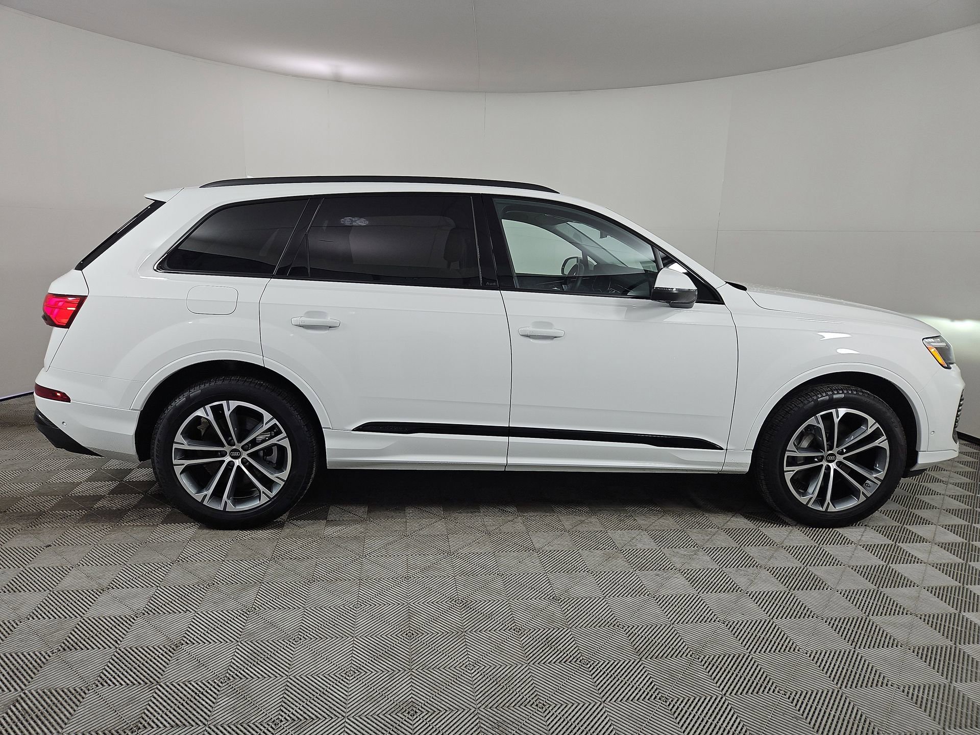 Certified 2025 Audi Q7 2.0T Premium Plus w/ Premium Plus Package image 8