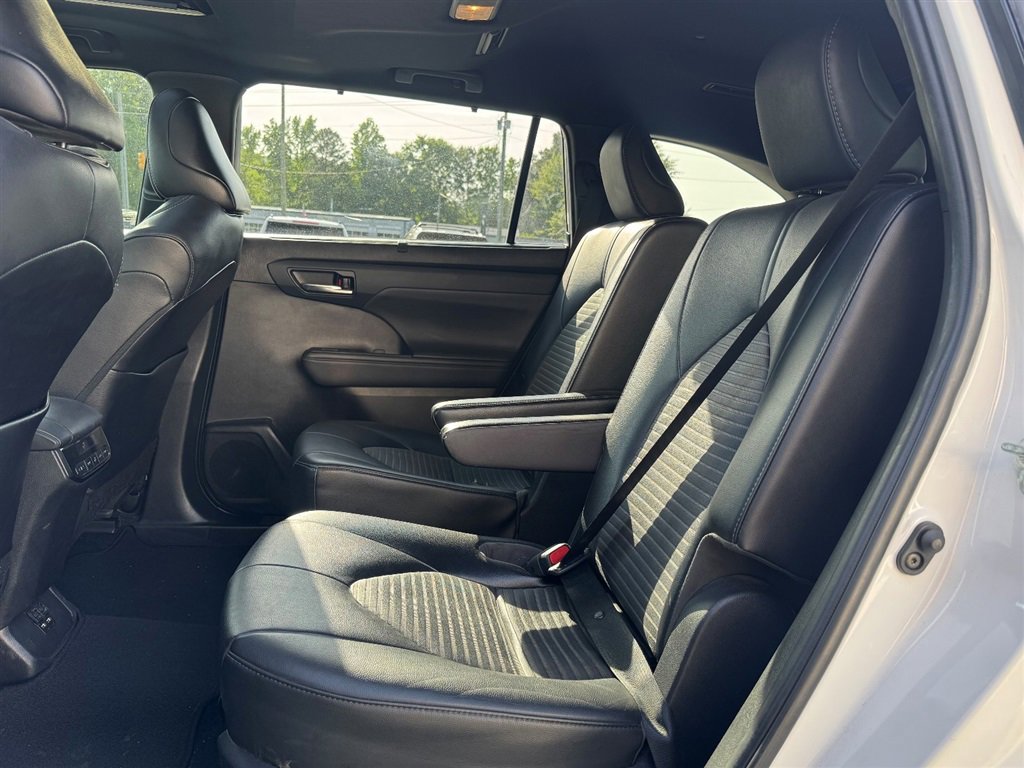Used 2021 Toyota Highlander XSE FWD image 5