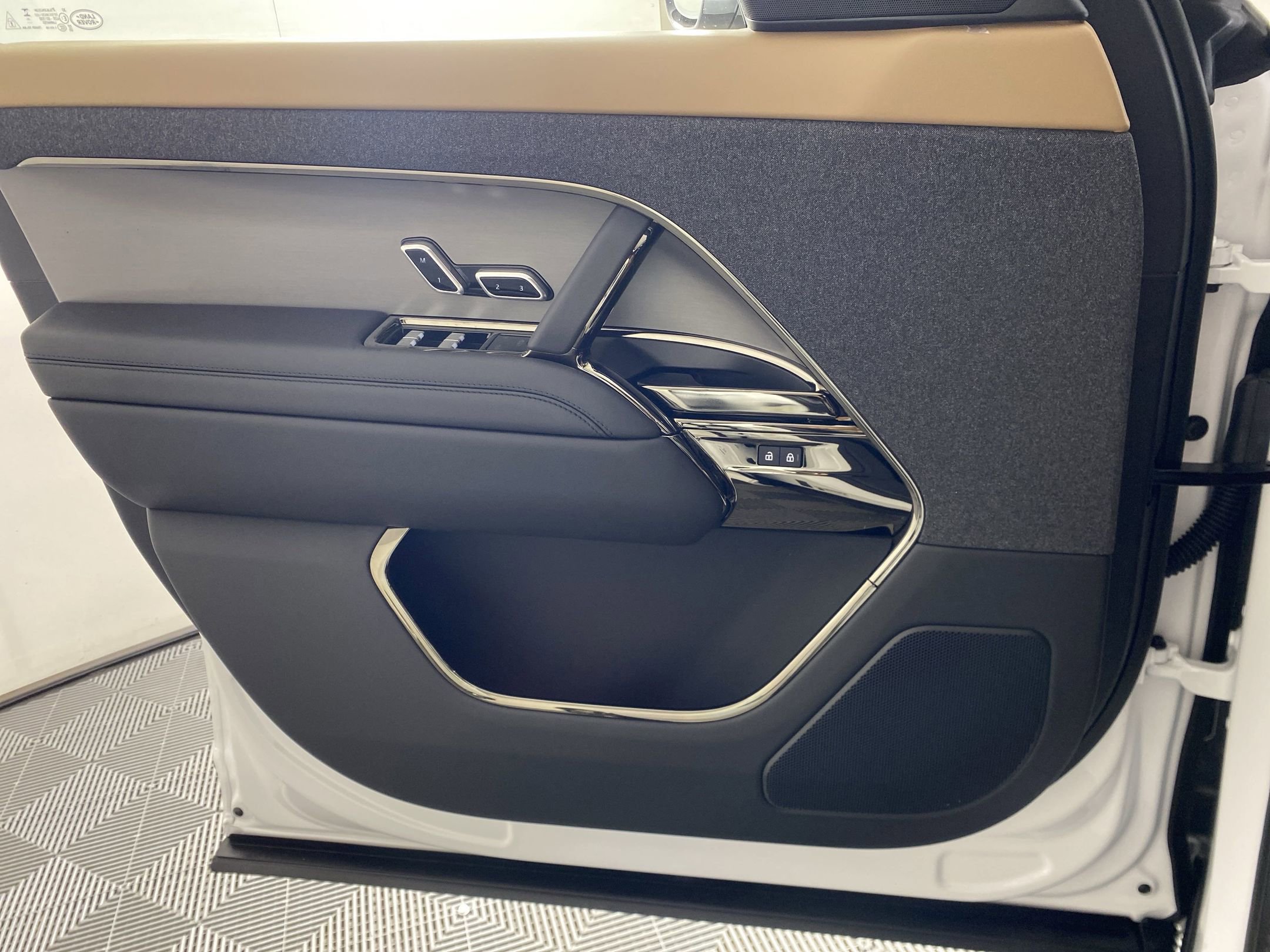 New 2025 Land Rover Range Rover Sport Dynamic SE image 13
