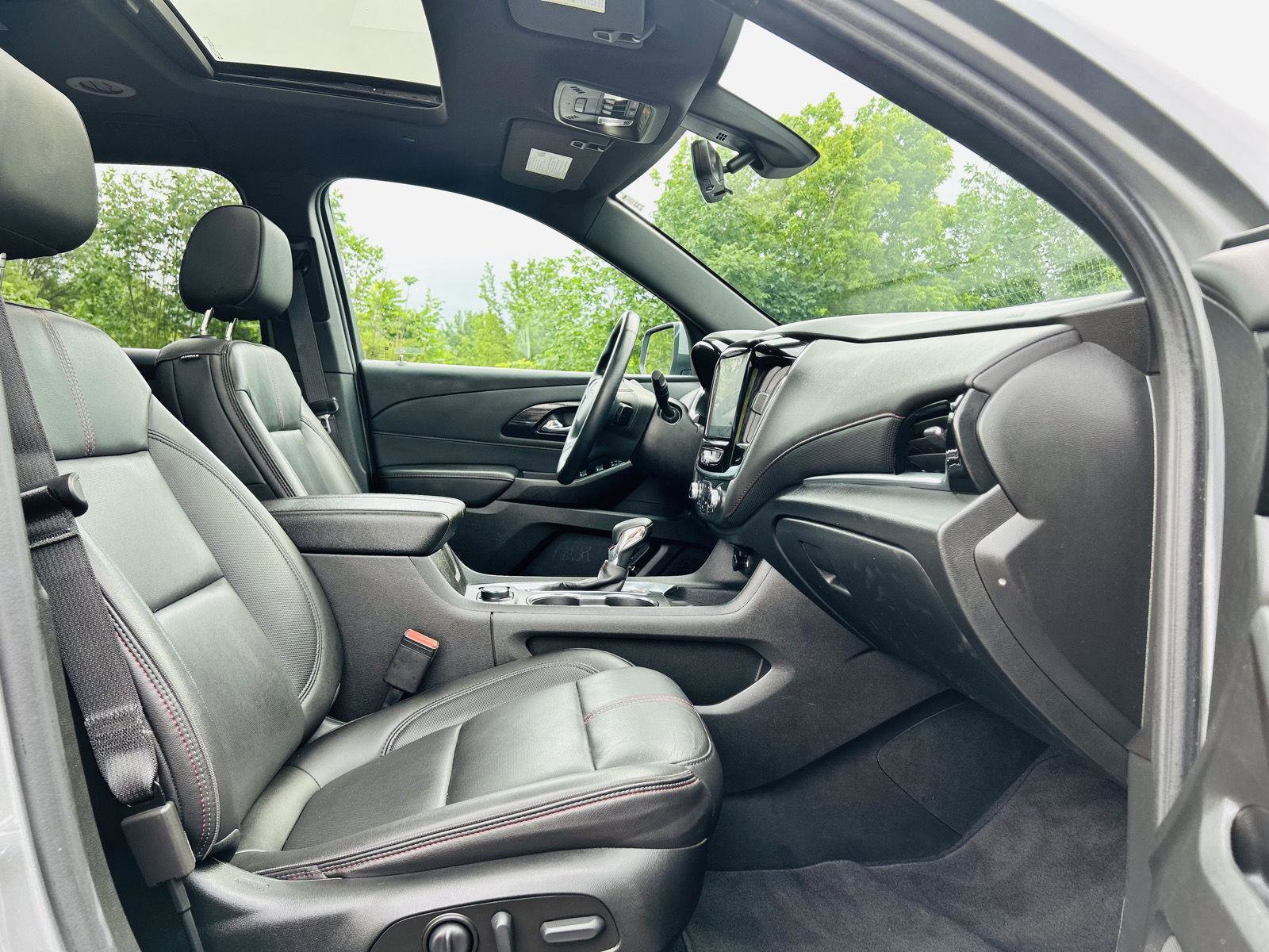 Used 2023 Chevrolet Traverse RS image 28