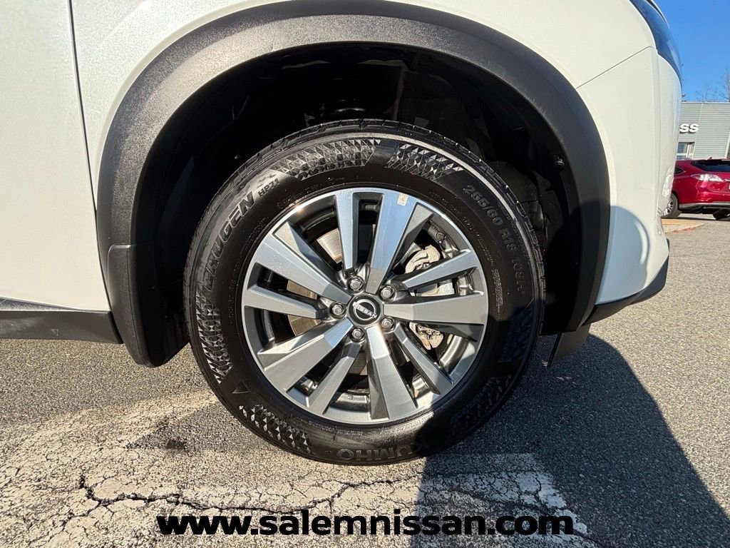 Certified 2025 Nissan Pathfinder SL w/ Lighting Package (N92) image 19