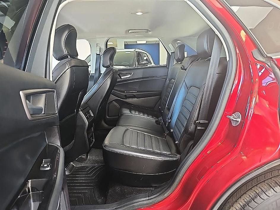 Used 2017 Ford Edge SEL w/ Equipment Group 201A AWD/4WD image 28