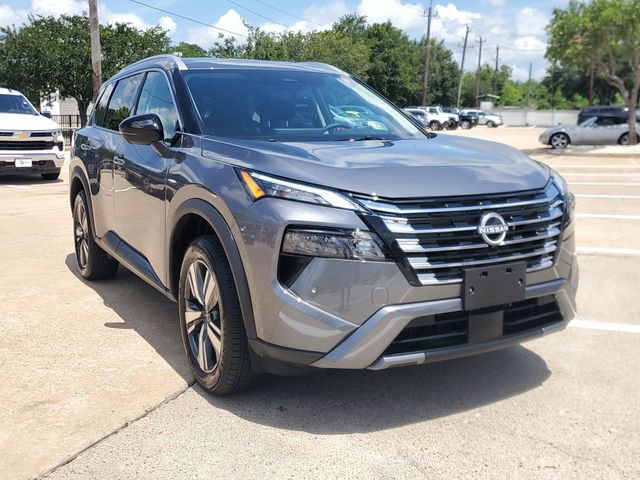 Used 2026 Nissan Rogue SL FWD image 2