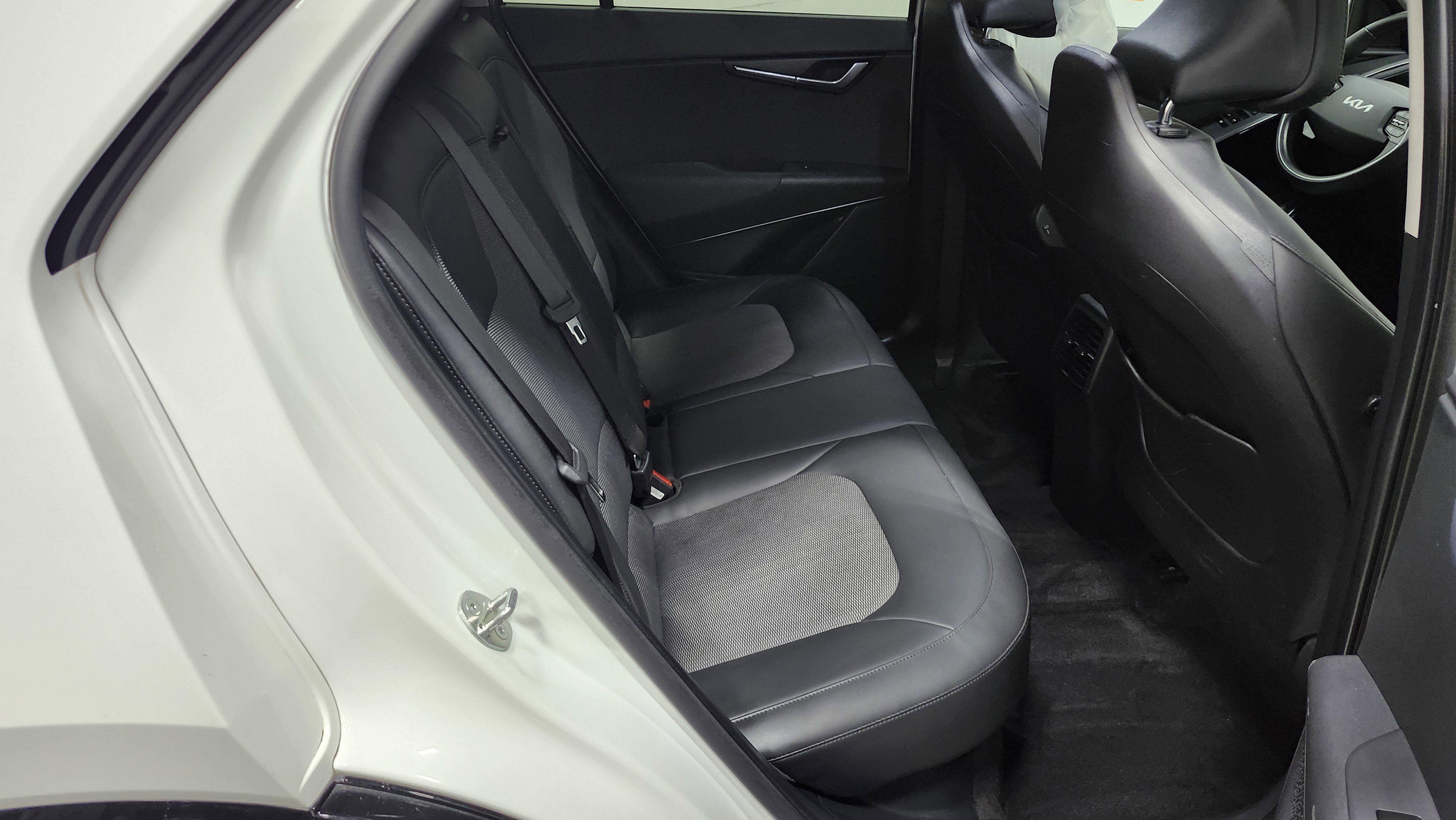 Used 2023 Kia Niro EX Touring image 20