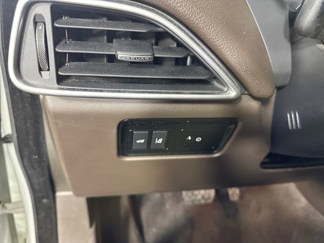 Used 2018 Jaguar F-PACE Prestige image 19