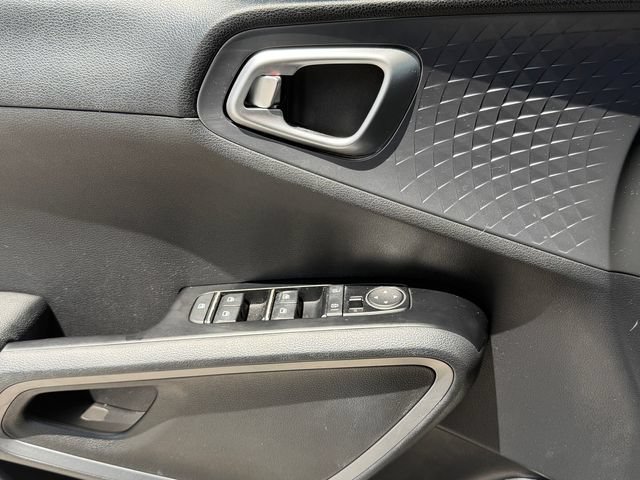 Used 2020 Kia Soul S FWD image 26