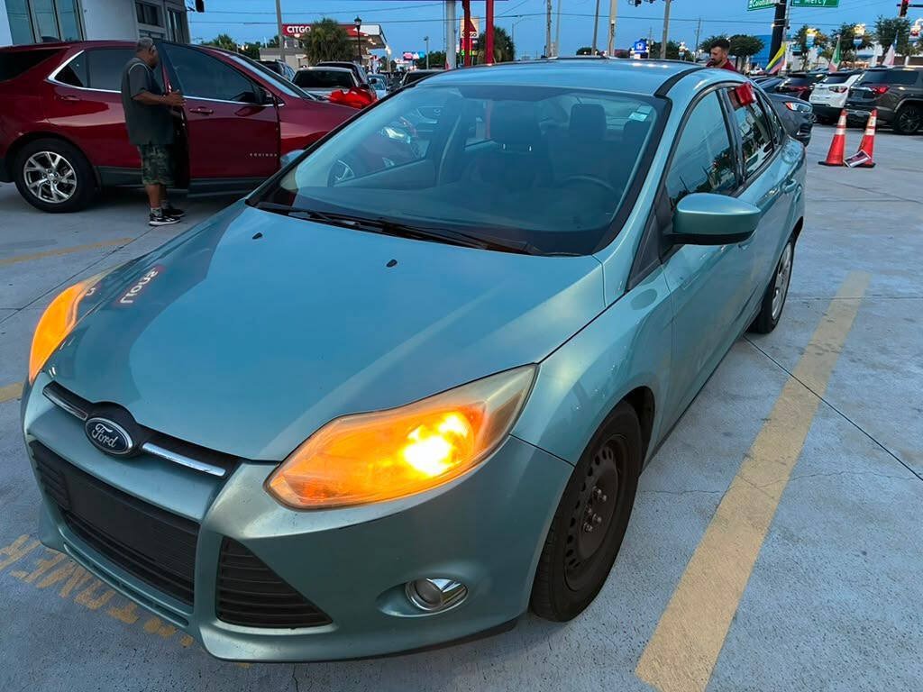 Used 2012 Ford Focus SE FWD image 2